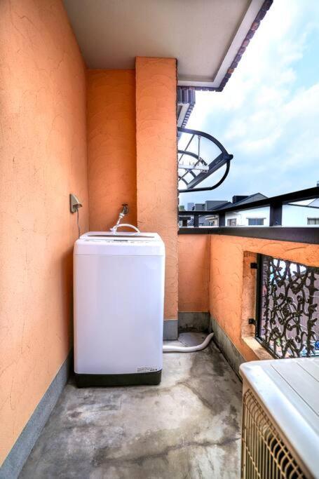 Ferienwohnung 鶴橋駅徒歩2分 トイレ浴室複数あり3階建て一軒家車庫付き Ōsaka Exterior foto