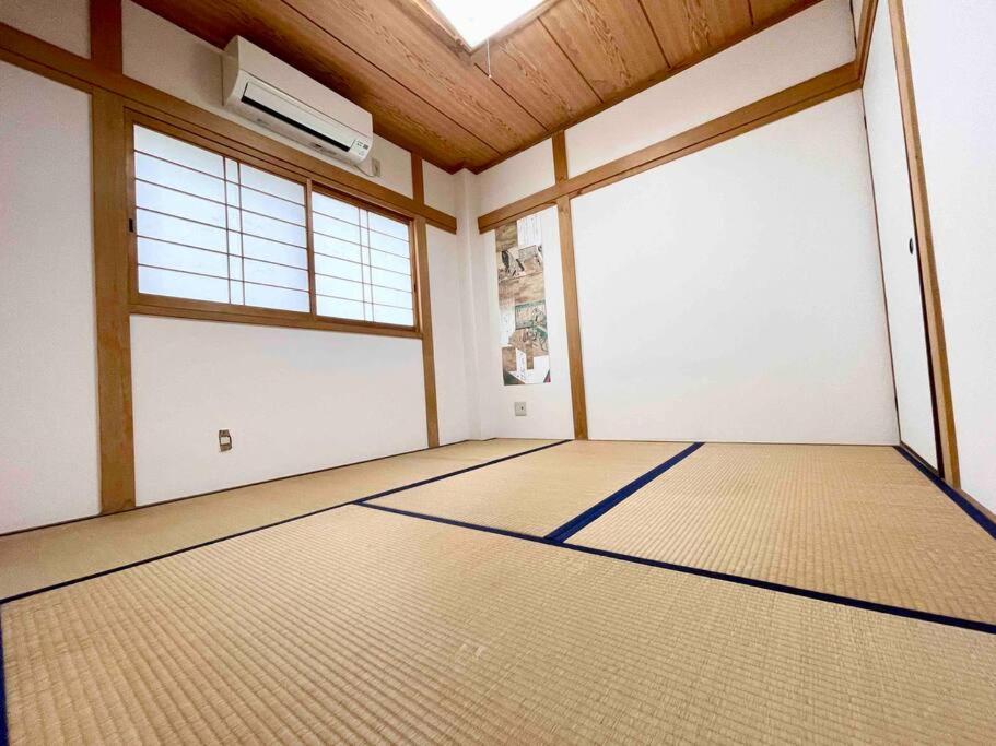 Ferienwohnung 鶴橋駅徒歩2分 トイレ浴室複数あり3階建て一軒家車庫付き Ōsaka Exterior foto