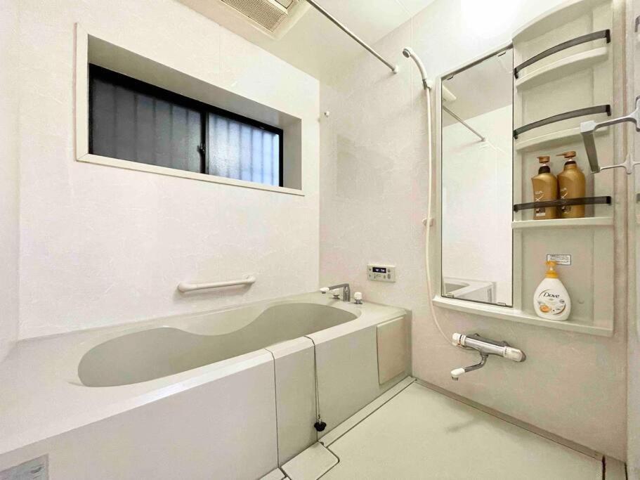 Ferienwohnung 鶴橋駅徒歩2分 トイレ浴室複数あり3階建て一軒家車庫付き Ōsaka Exterior foto