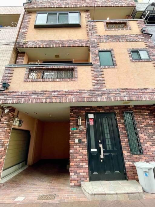 Ferienwohnung 鶴橋駅徒歩2分 トイレ浴室複数あり3階建て一軒家車庫付き Ōsaka Exterior foto