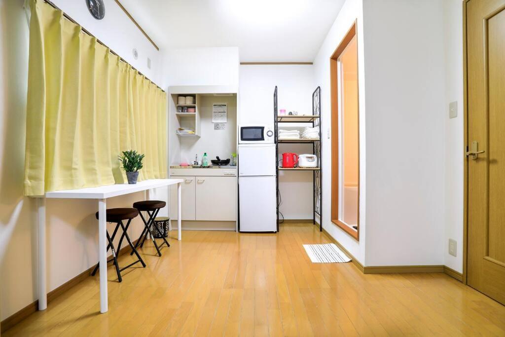 Ferienwohnung 鶴橋駅徒歩2分 トイレ浴室複数あり3階建て一軒家車庫付き Ōsaka Exterior foto