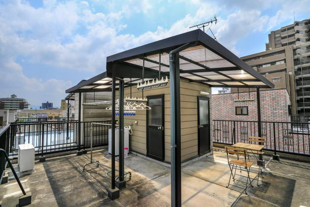 Ferienwohnung 鶴橋駅徒歩2分 トイレ浴室複数あり3階建て一軒家車庫付き Ōsaka Exterior foto