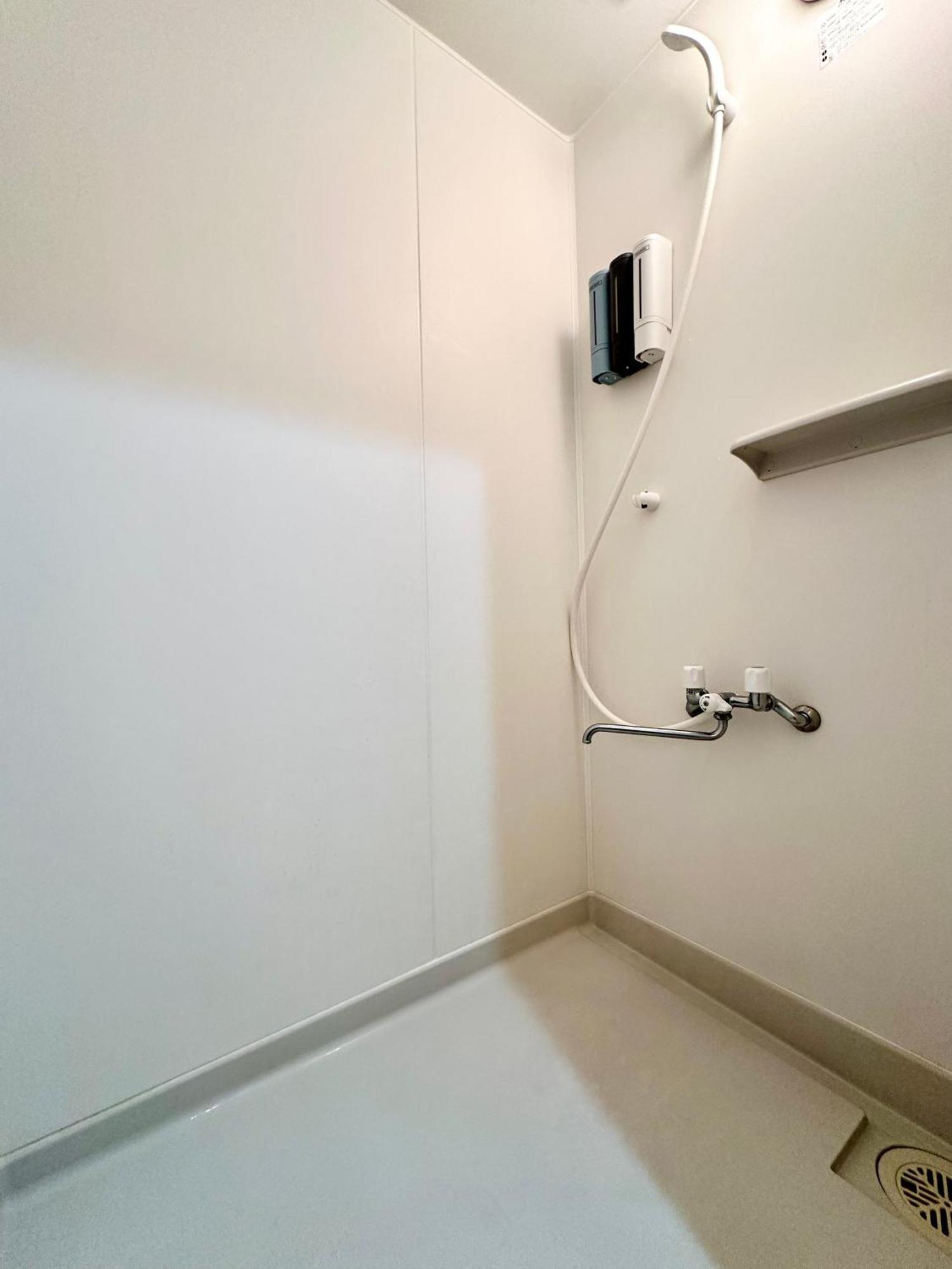 Ferienwohnung 鶴橋駅徒歩2分 トイレ浴室複数あり3階建て一軒家車庫付き Ōsaka Exterior foto